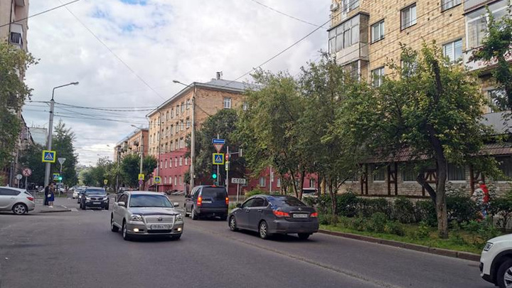 Возле Дворца бракосочетания на набережной Красноярска и еще на двух улицах изменят схему движения