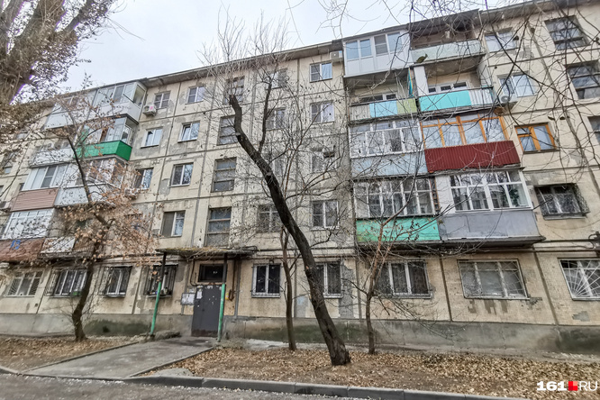 Жильцы давно смирились с тем, что дом снесут. Они просто хотят, чтобы к ним относились по-человечески Жильцы давно смирились с тем, что дом снесут. Они просто хотят, чтобы к ним относились по-человечески