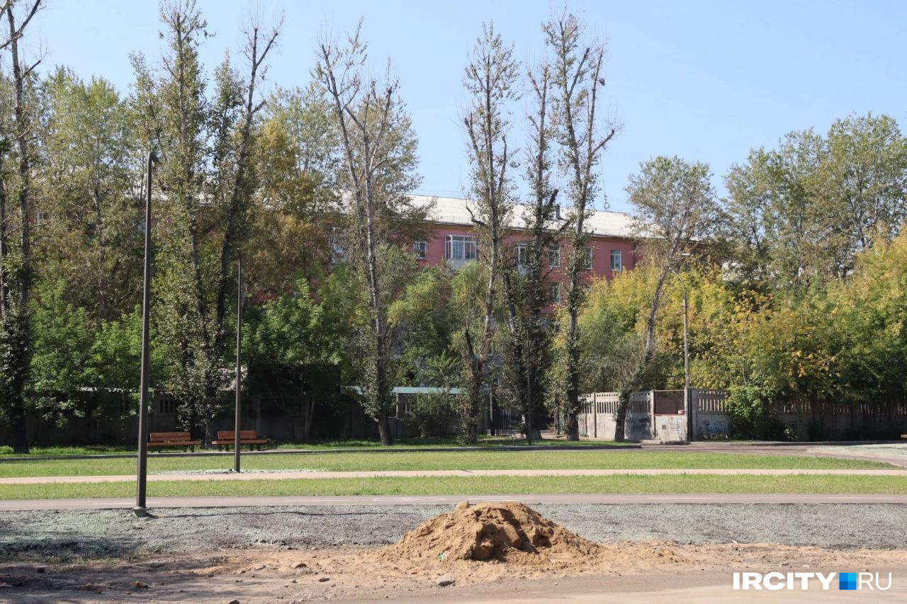 Где находится комсомольский парк. Комсомольский парк. Сквер Иркутск. Сквер Кирова Иркутск фото. Город трудовой доблести фото.