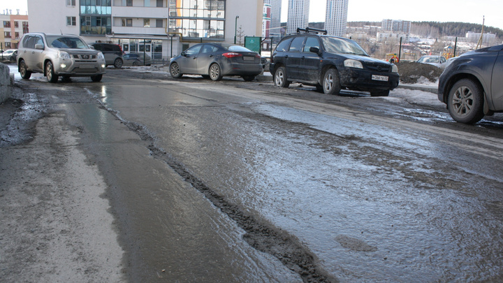 В Екатеринбурге страшную бетонку возле новостроек превратят в нормальную дорогу: детали проекта