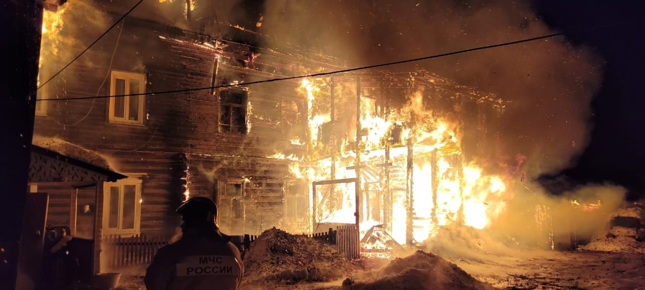 На Урале в сгоревшем многоквартирном доме нашли труп женщины