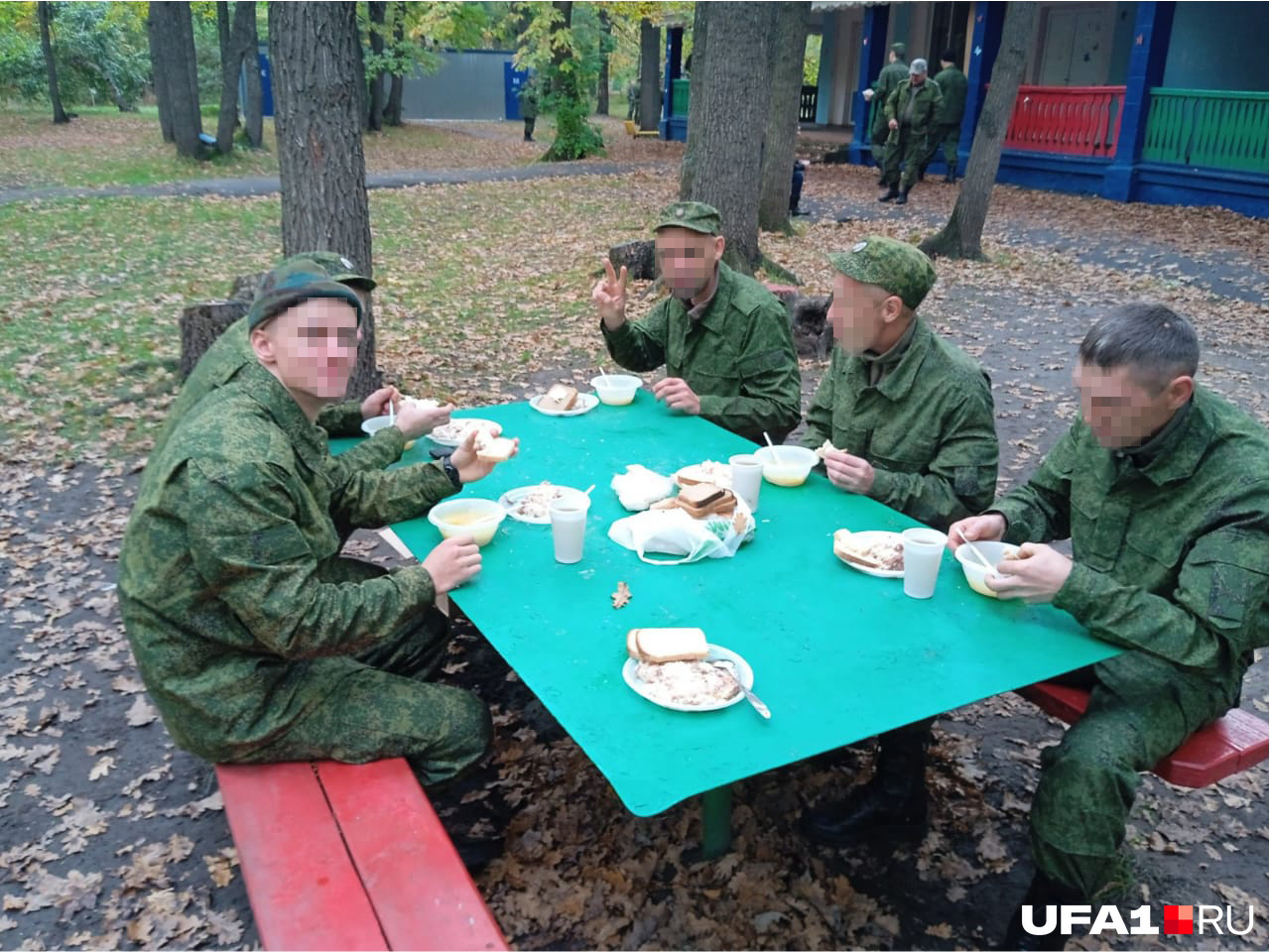 Обед у мобилизованных Обед у мобилизованных