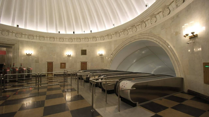 «Теперь как в 1952-м». После долгого ремонта открылся вестибюль станции метро «Новослободская»