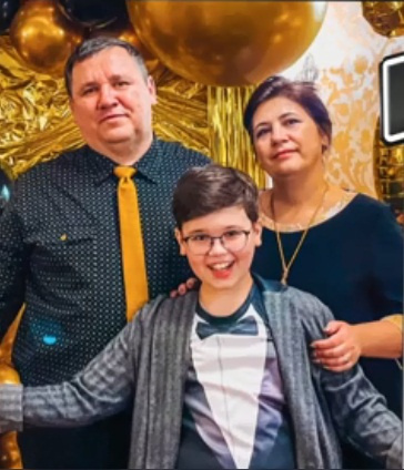 Максим с родителями Максим с родителями