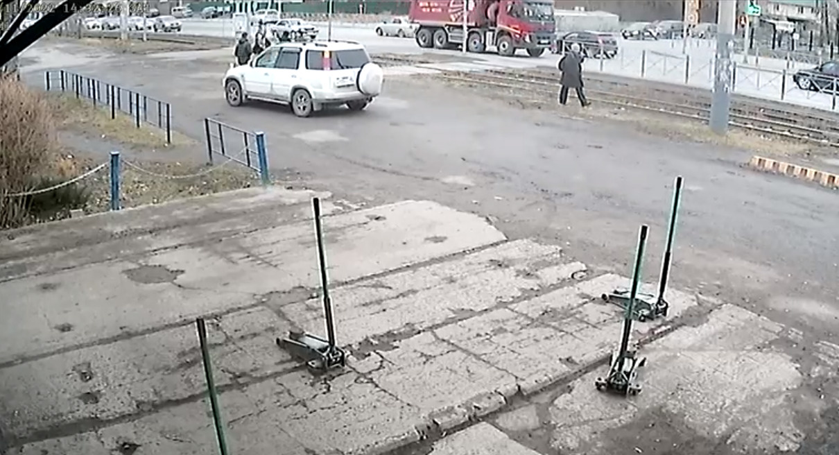 Водитель сбил подростка на проезжей части в Новосибирске