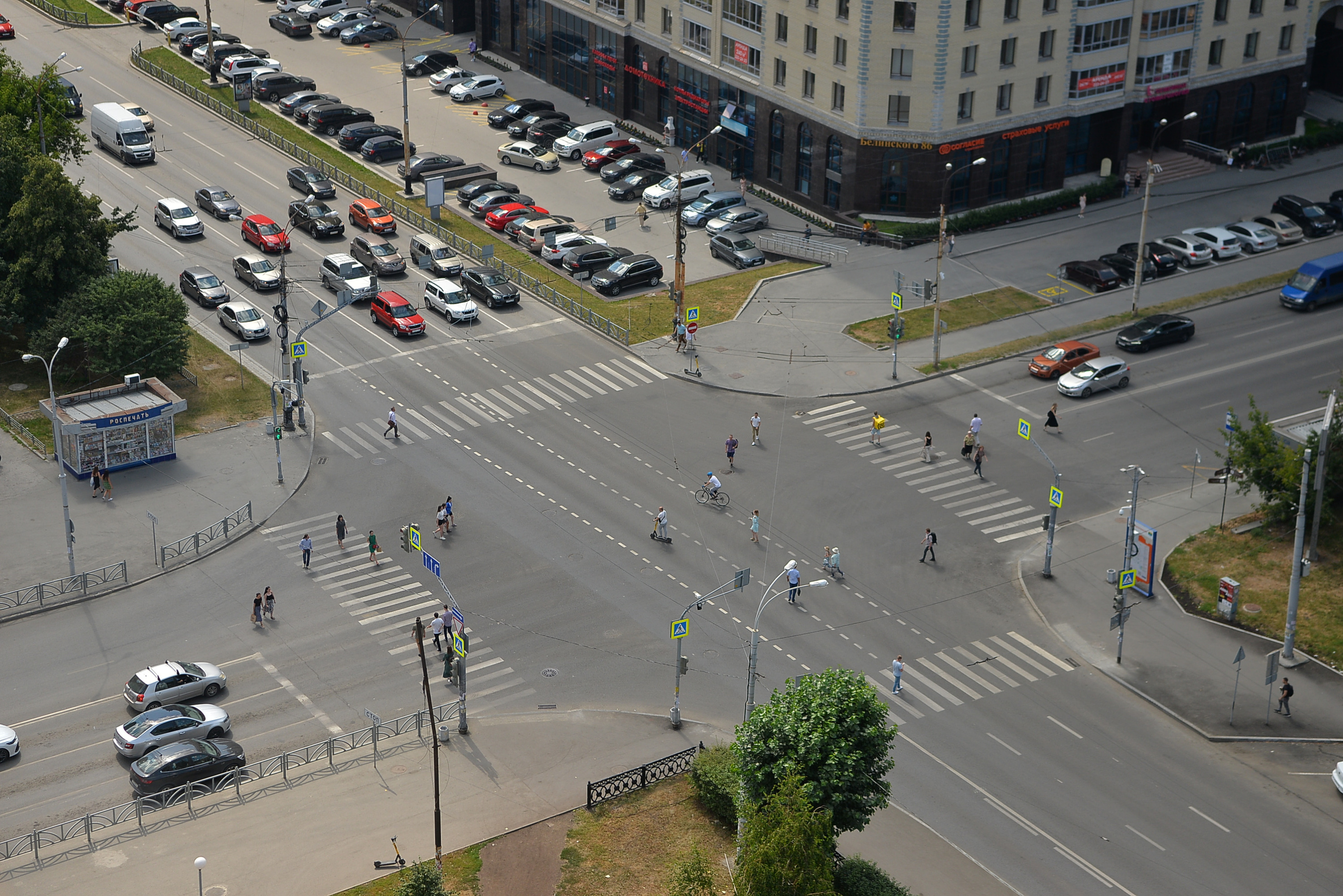 пешеходная дорожка. пешеходная зебра. разметка островок безопасности. пешеходный трафик. пешеходный трафик.