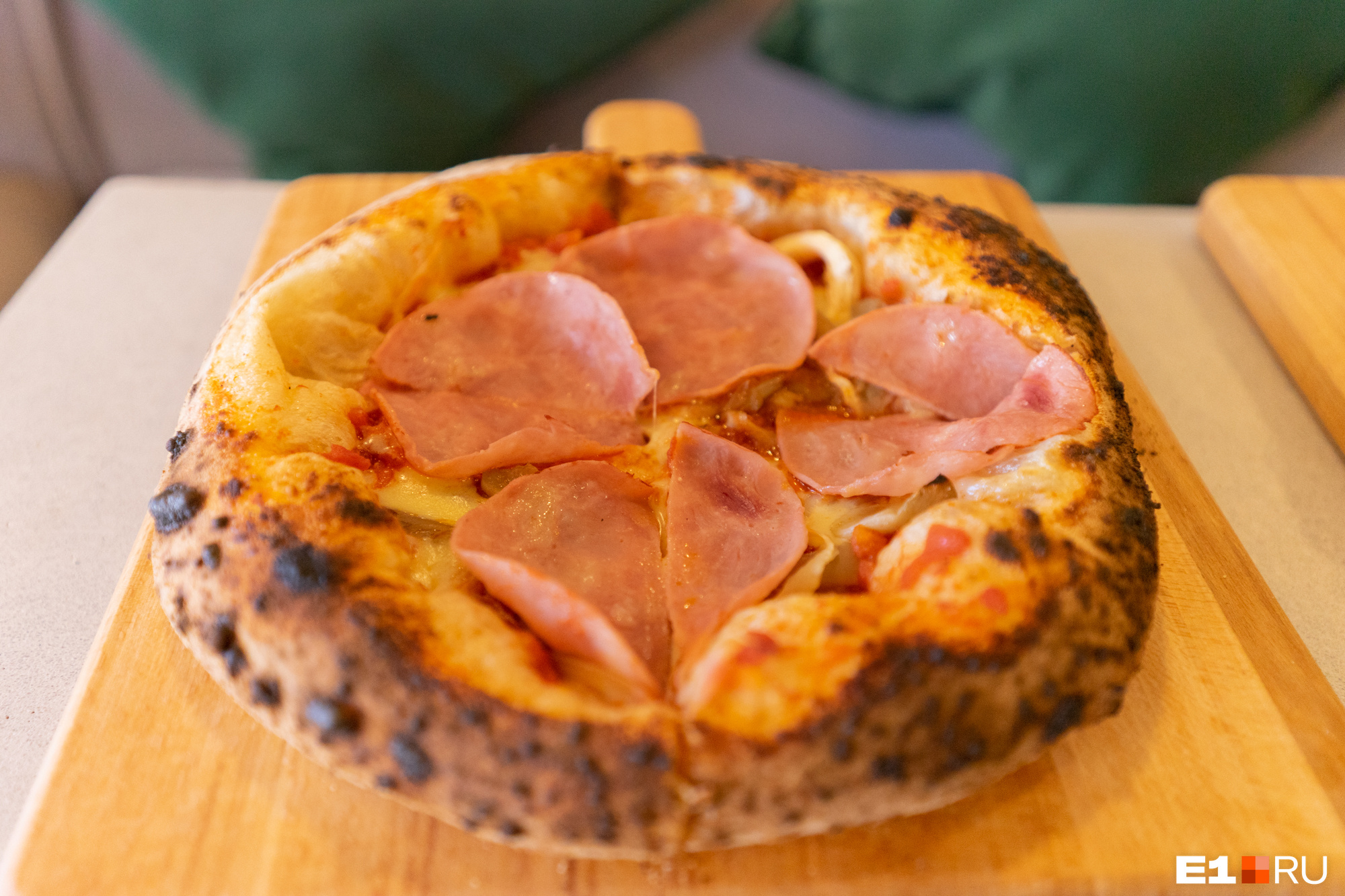 Для четырех классических вкусов пиццы можно выбрать тесто — римское или неаполитанское