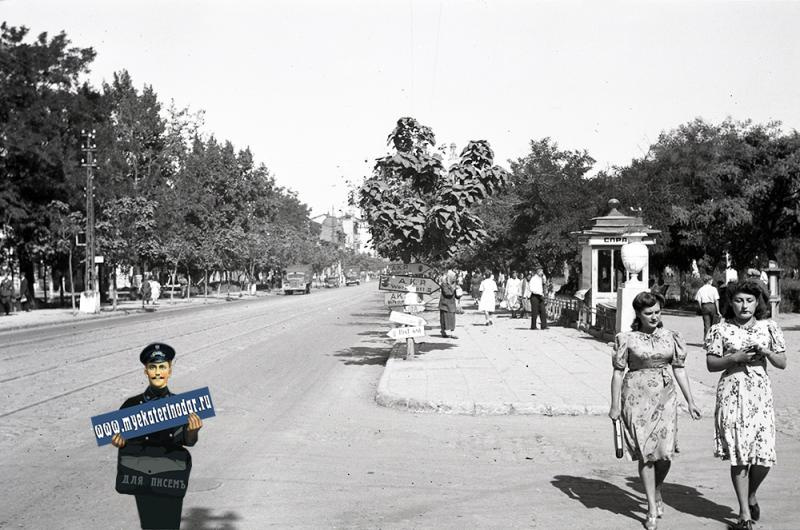 Угол улиц Ленина и Красной, вид на север, август 1942 года