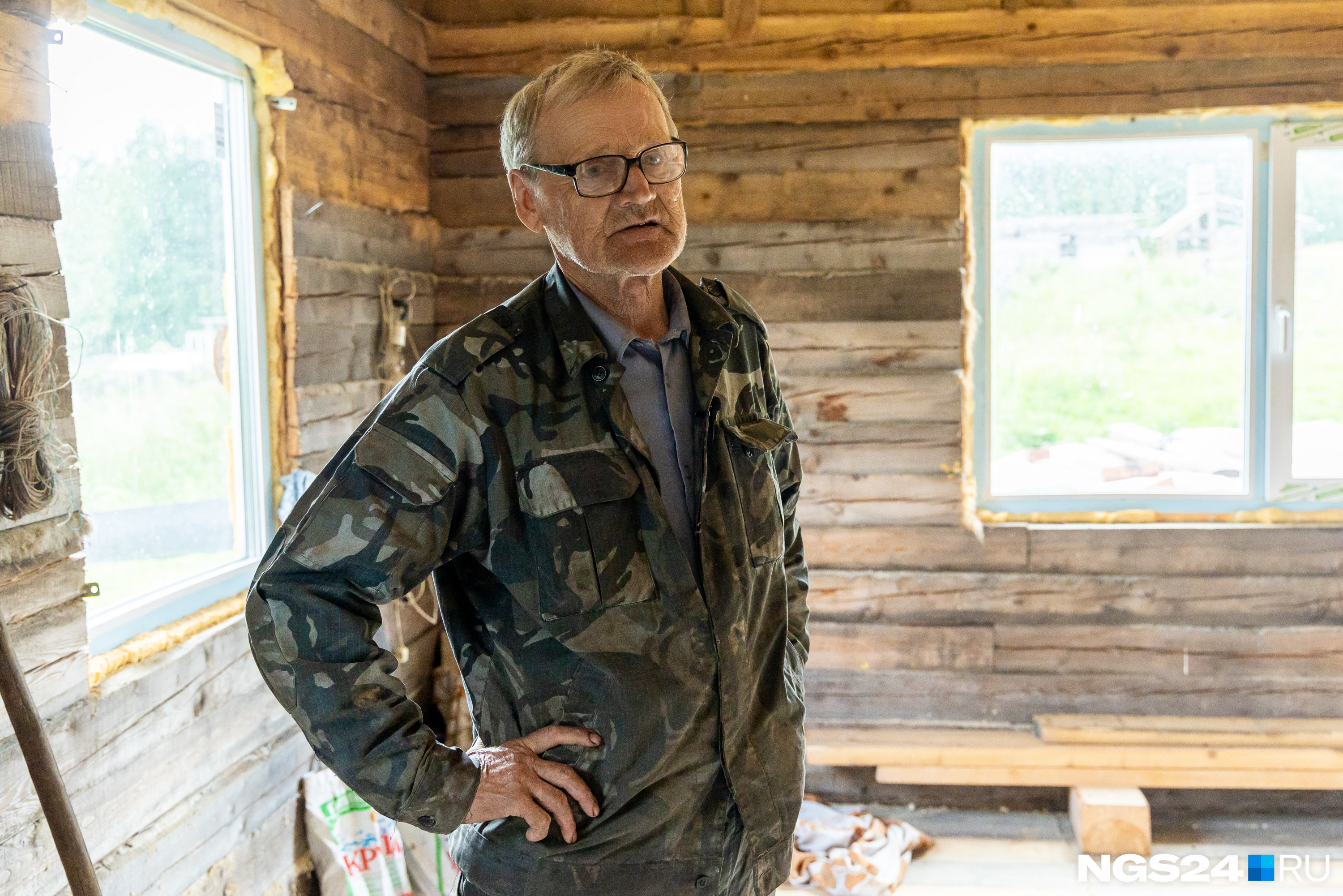 Анатолий Федорович строит дом в заброшенном селе вопреки желанию родственников