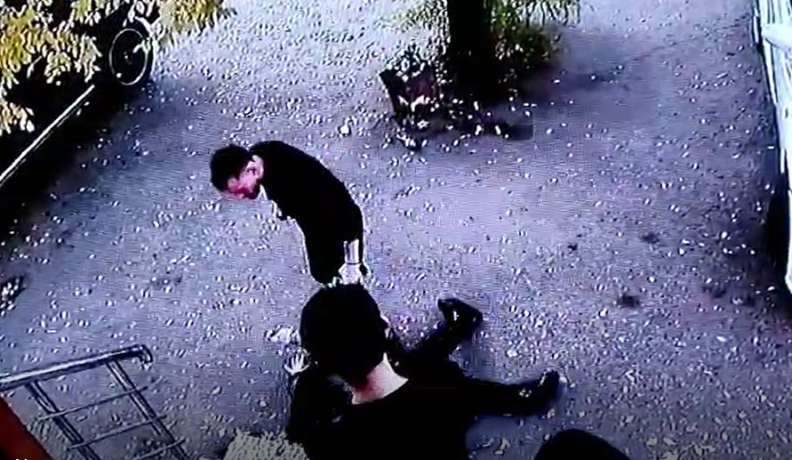 Убийство полицейского в Чите попало на видео (18+)