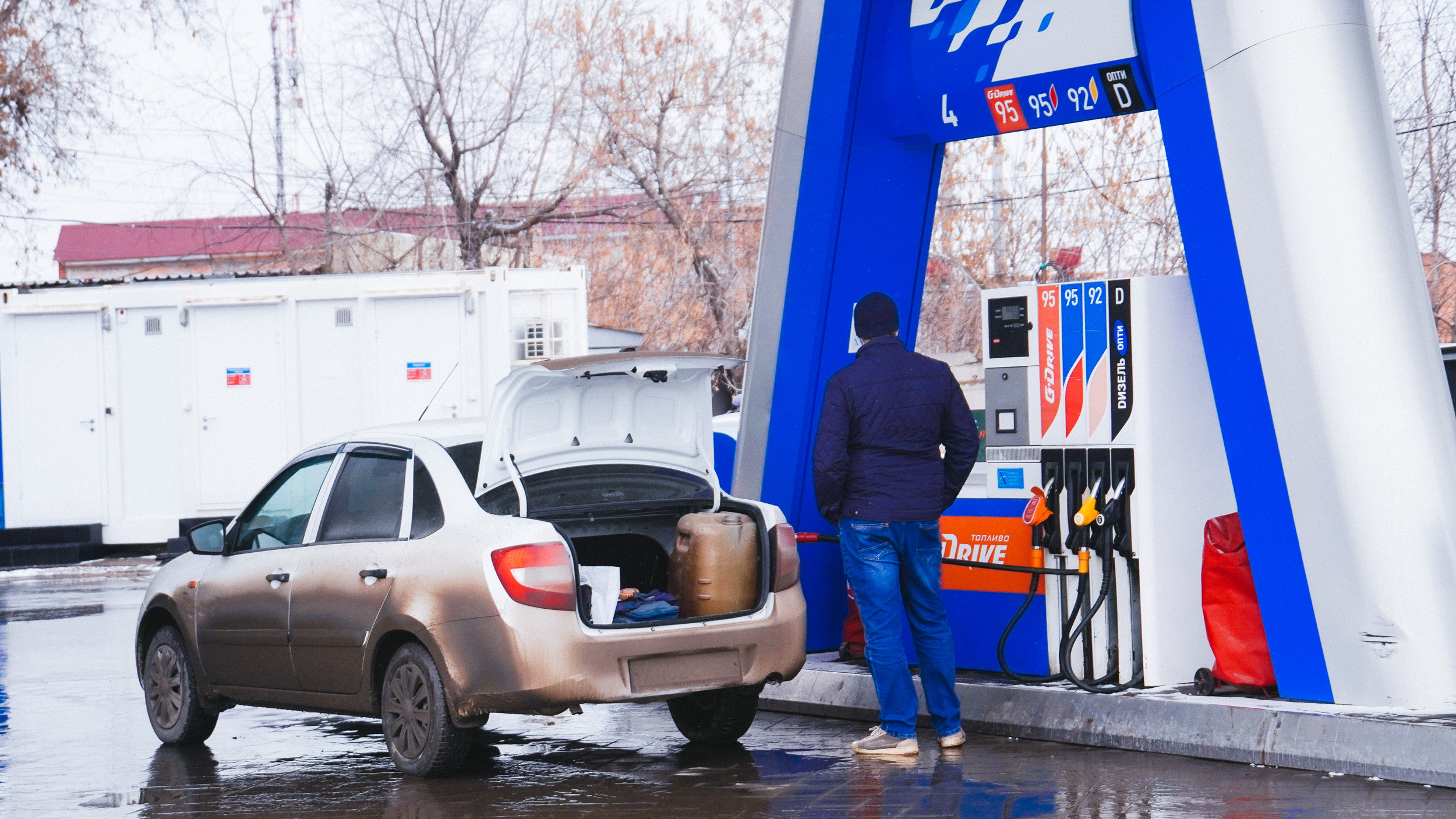 Где в России самый дешевый бензин. Сравниваем цены на заправках по регионам страны