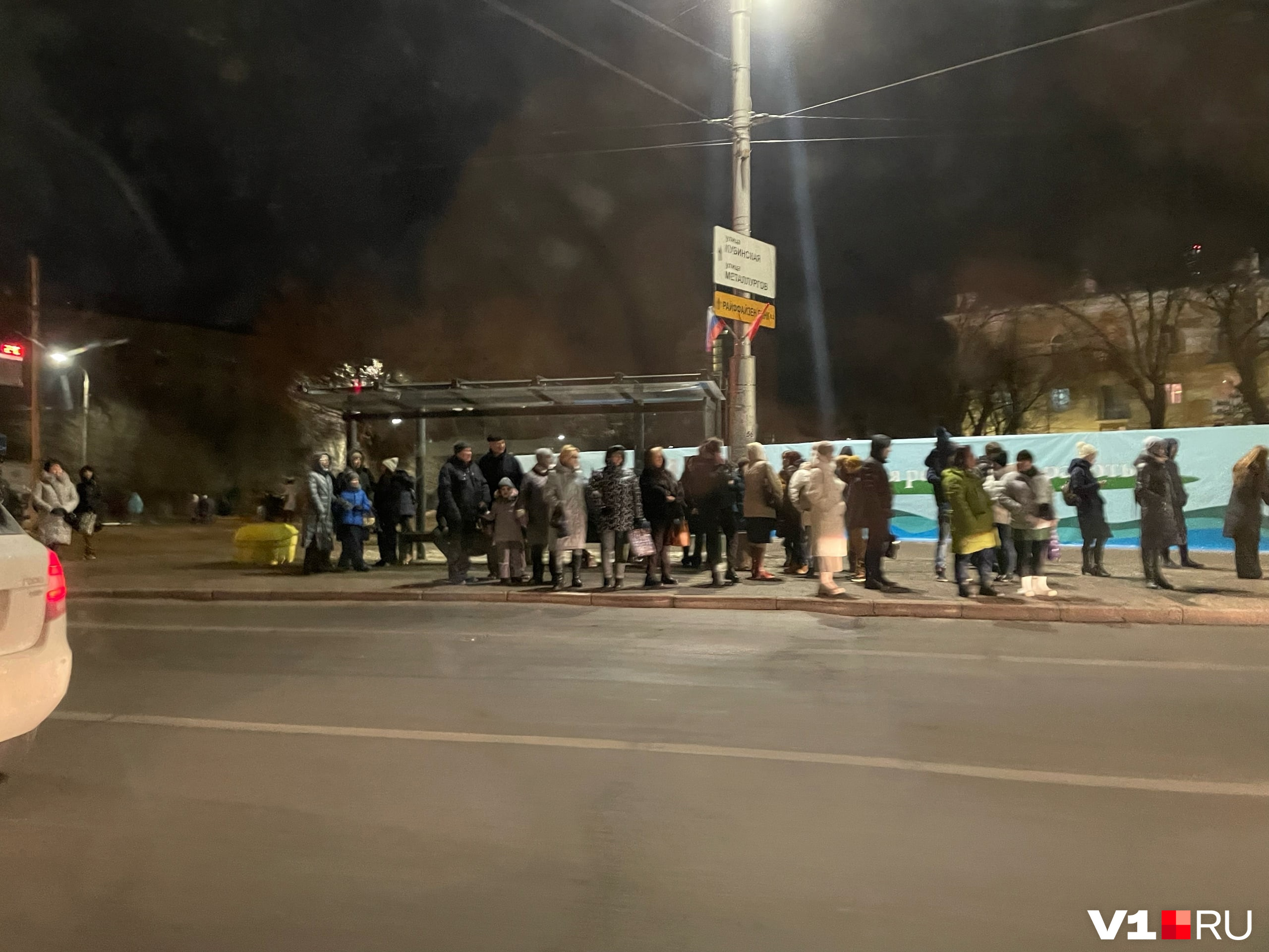Кто не выходной — тот едва уехал домой с работы Кто не выходной — тот едва уехал домой с работы