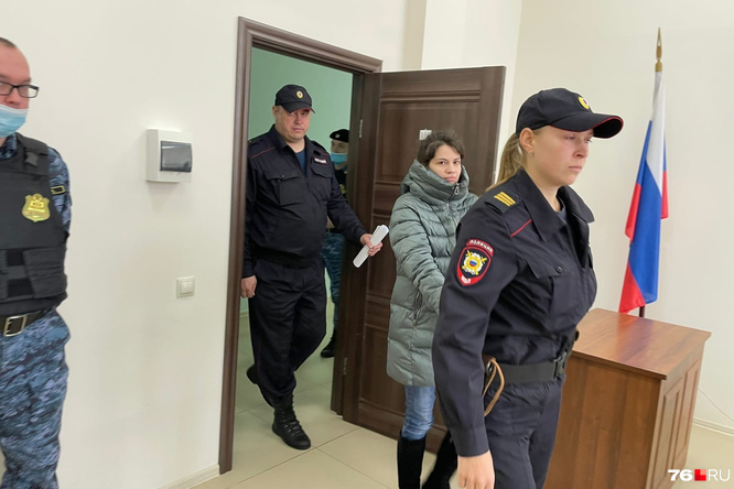 Женщина уверяла, что она не вполне здорова Женщина уверяла, что она не вполне здорова