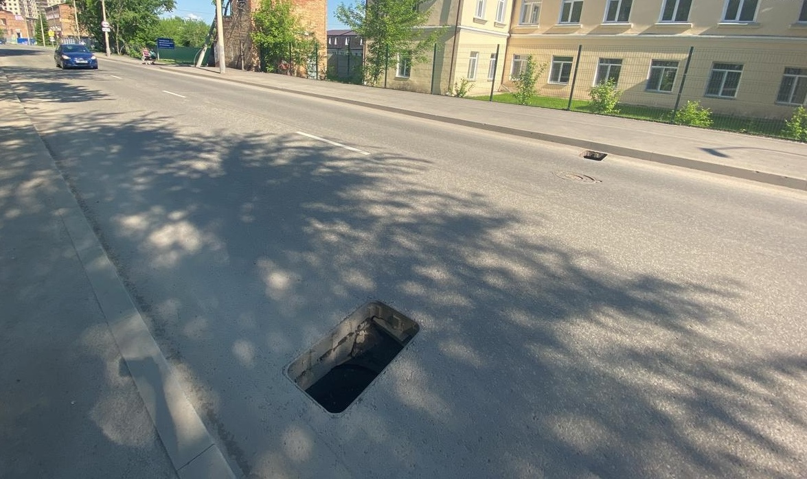 В Красноярске украли 9 решеток ливневой канализации. Водителям нужно быть осторожными на двух улицах