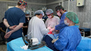 Новосибирские врачи провели сложную шестичасовую операцию — пациенту удалили прямую кишку
