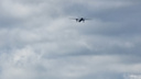 Над Самарой низко пролетел военный самолет: видео