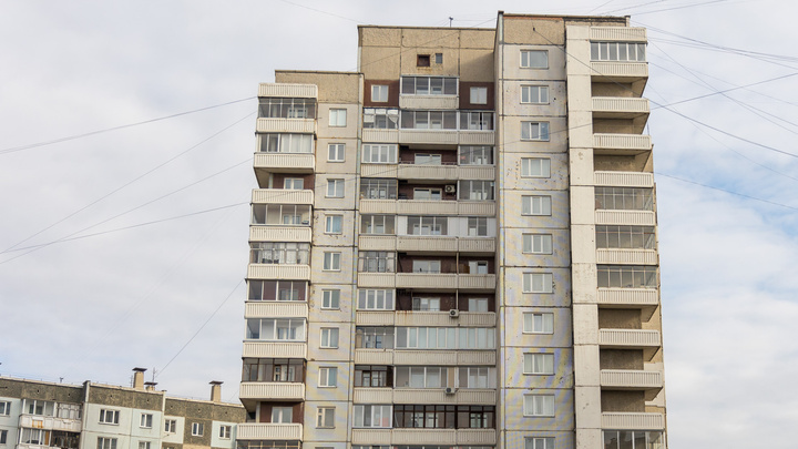 Дедушка из Красноярска продал квартиру и отдал деньги неизвестным. Он думал, что помогает поймать мошенников