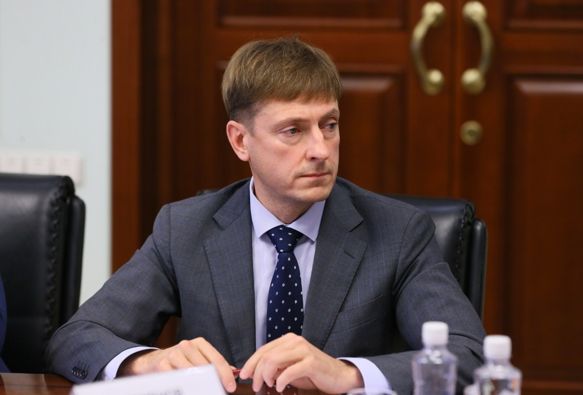 Юрий Семенов пообещал увеличить число вакцинальных бригад, если будет нужно