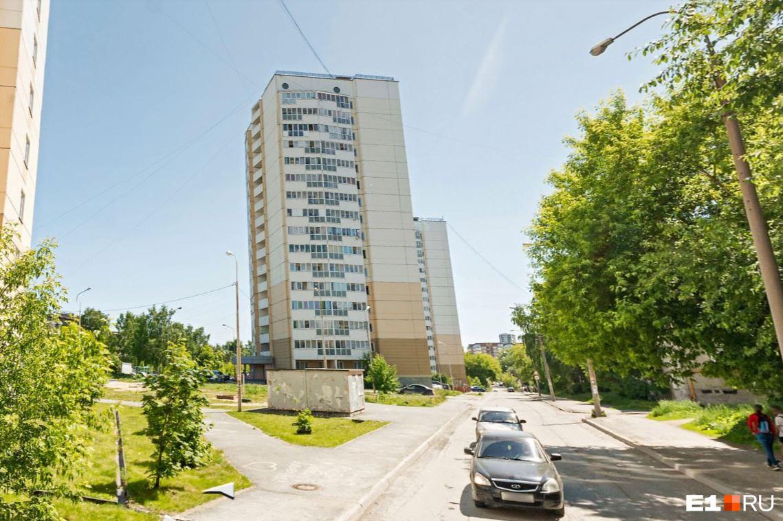 «Починили только сейчас»: жители дома в Екатеринбурге пять месяцев жили без грузового лифта