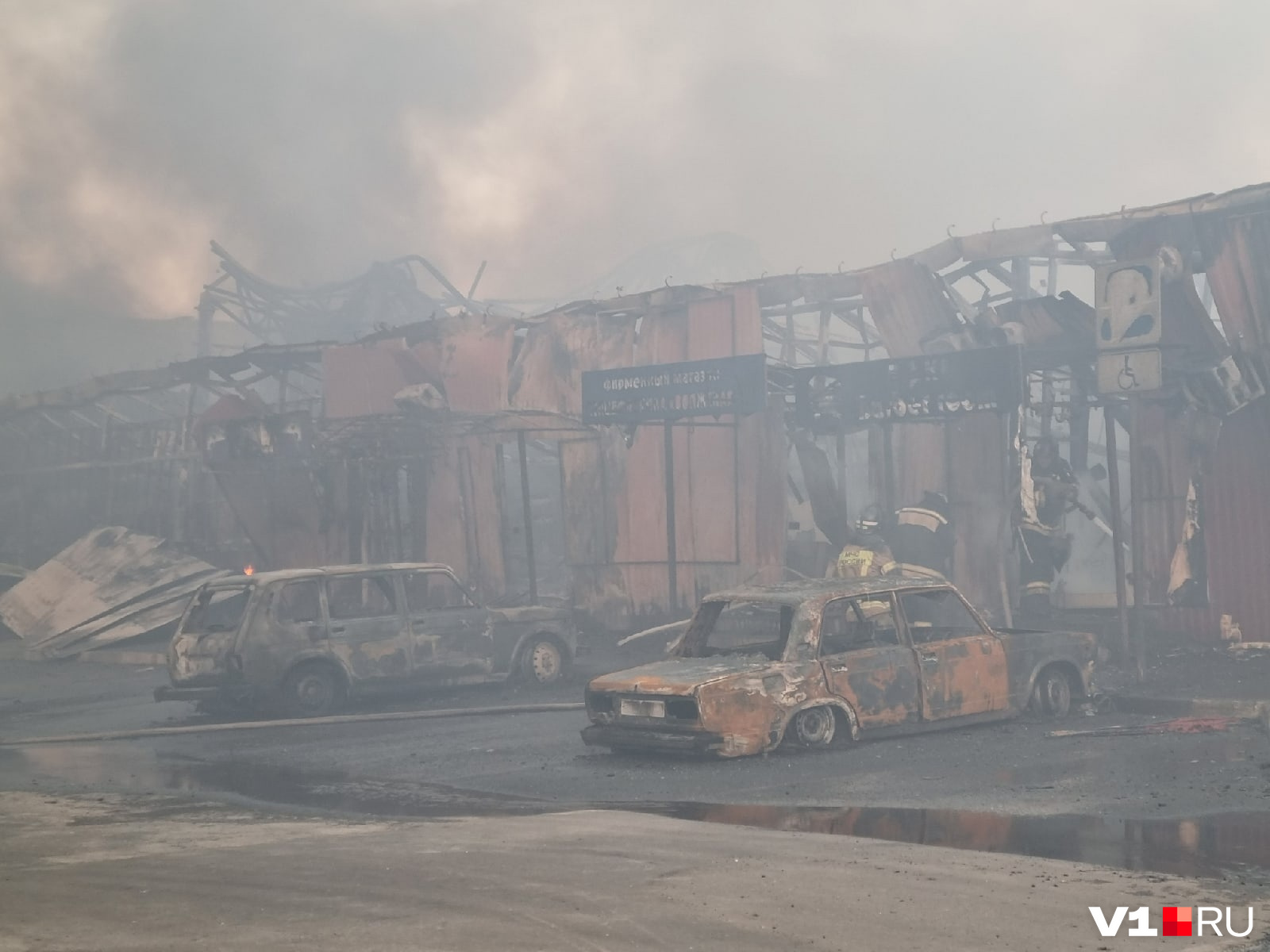 Безжалостный пожар уничтожал рынок, машины и квартиры
