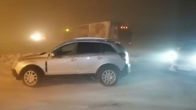 В одном из районов Башкирии сразу 33 автомобиля застряли в снежном заторе