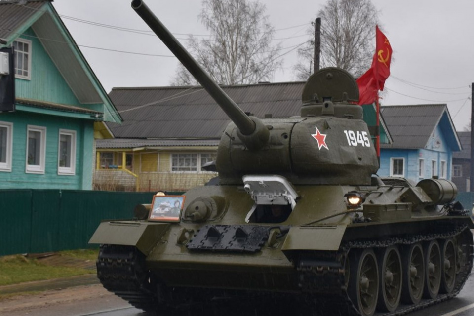 Колонна пройдет таким образом, чтобы как можно больше людей смогли увидеть технику Колонна пройдет таким образом, чтобы как можно больше людей смогли увидеть технику