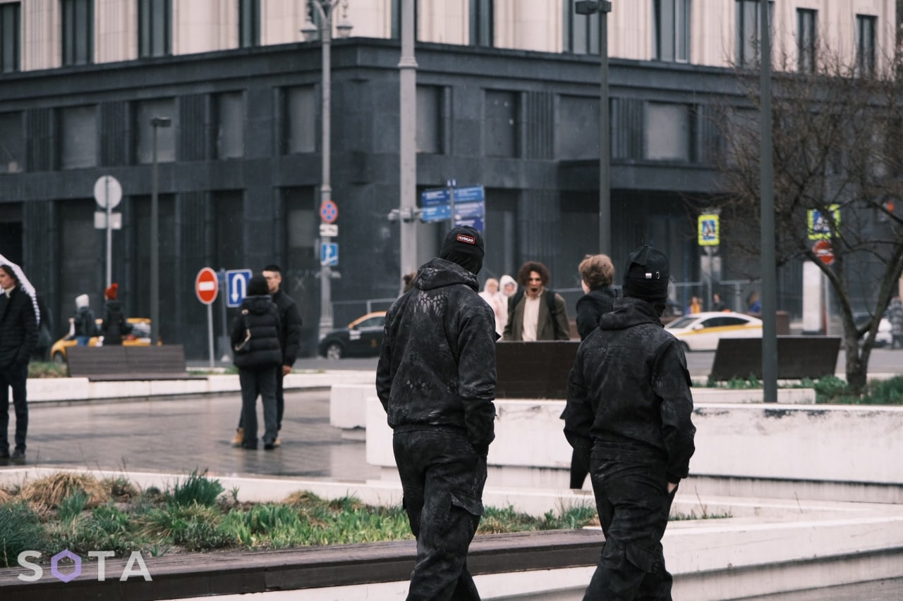 По словам одной из участниц мероприятий, зачастую правоохранительные органы посещали чтения в балаклавах По словам одной из участниц мероприятий, зачастую правоохранительные органы посещали чтения в балаклавах