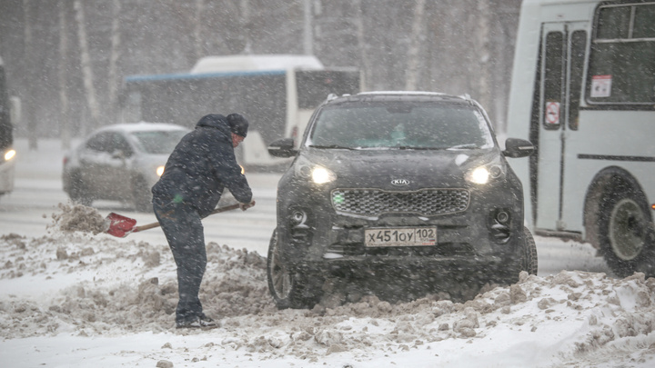 Ветеран ЖКХ рассказал, как решить проблему уборки снега в Уфе