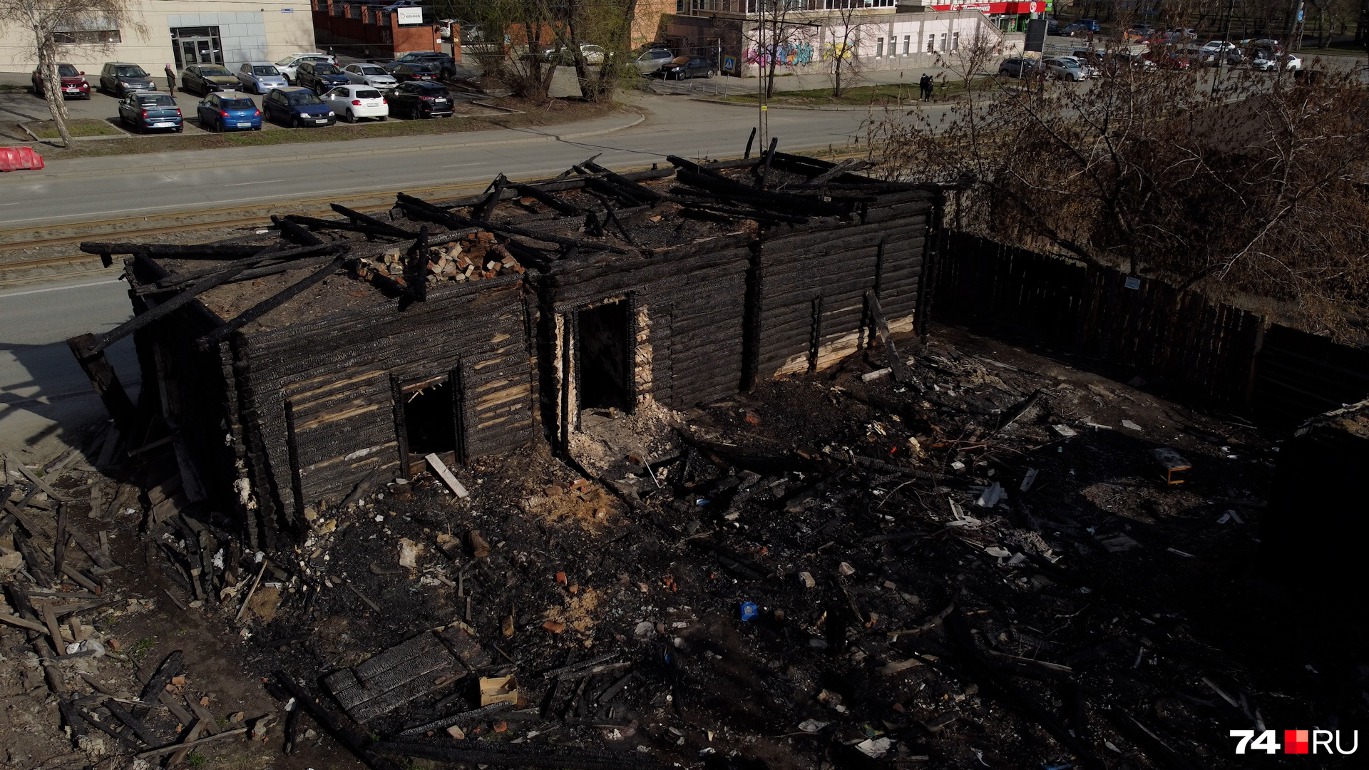 В микрорайоне на улице Российской уже семь сгоревших построек