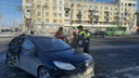 На место ДТП в центре Челябинска примчались скорая и реанимация, одна машина вылетела на «зебру»