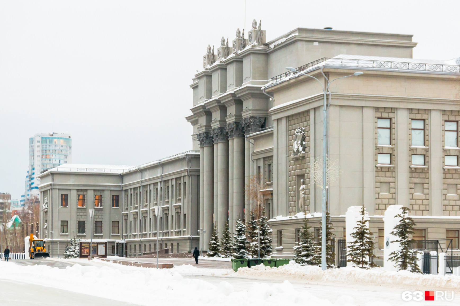 На территории Ленинского района, который возглавлял Игорь Валентинович, много достопримечательностей, в том числе и Театр оперы и балета на площади Куйбышева