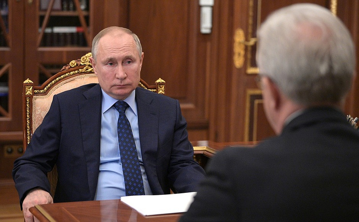 Кроме встреч в Кремле, как указал политолог, у Владимира Путина есть целый ряд других способов обсудить с губернатором Уссом его политическую судьбу в контексте предстоящих выборов главы Красноярского края Кроме встреч в Кремле, как указал политолог, у Владимира Путина есть целый ряд других способов обсудить с губернатором Уссом его политическую судьбу в контексте предстоящих выборов главы Красноярского края