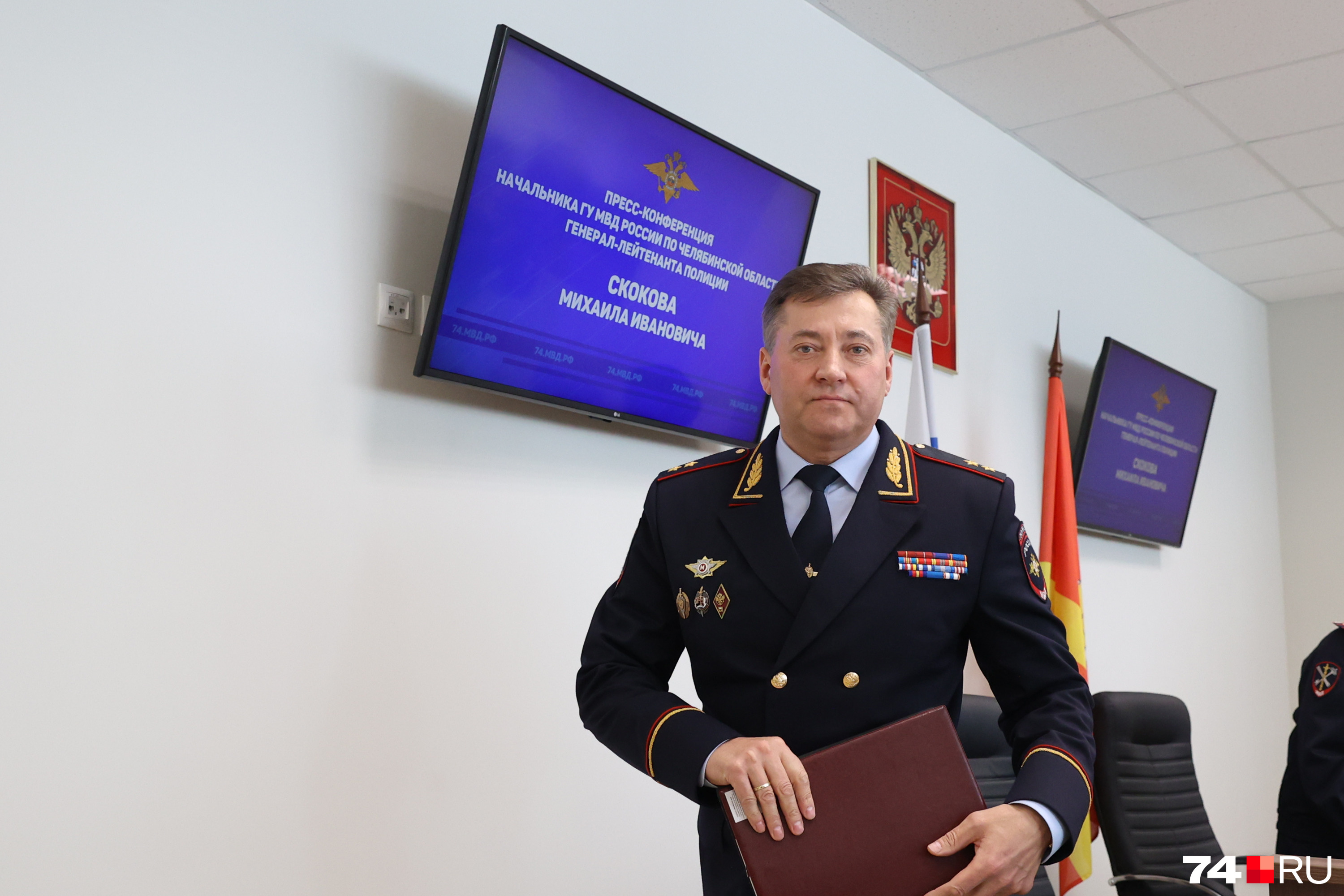 Михаил Скоков несколько раз за полтора часа назвал регион «республикой», но вникнуть в дела явно успел Михаил Скоков несколько раз за полтора часа назвал регион «республикой», но вникнуть в дела явно успел