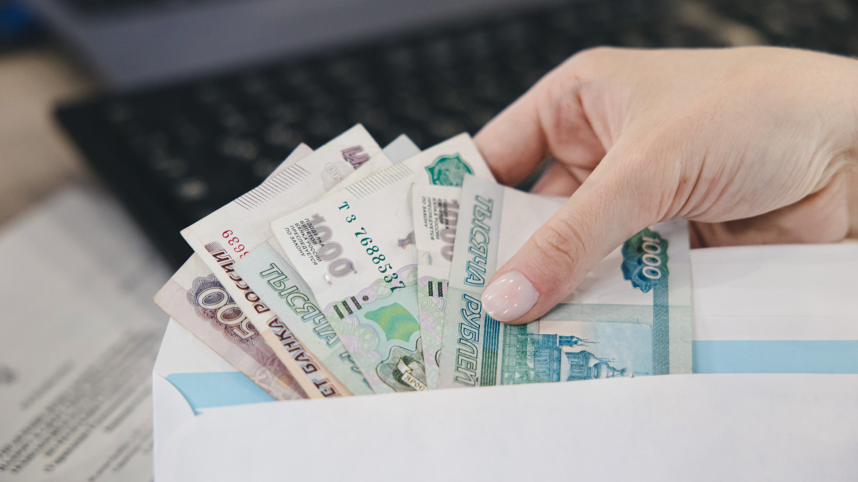 Больше 105 тысяч рублей: где в Челябинской области нашли самую высокую среднюю зарплату