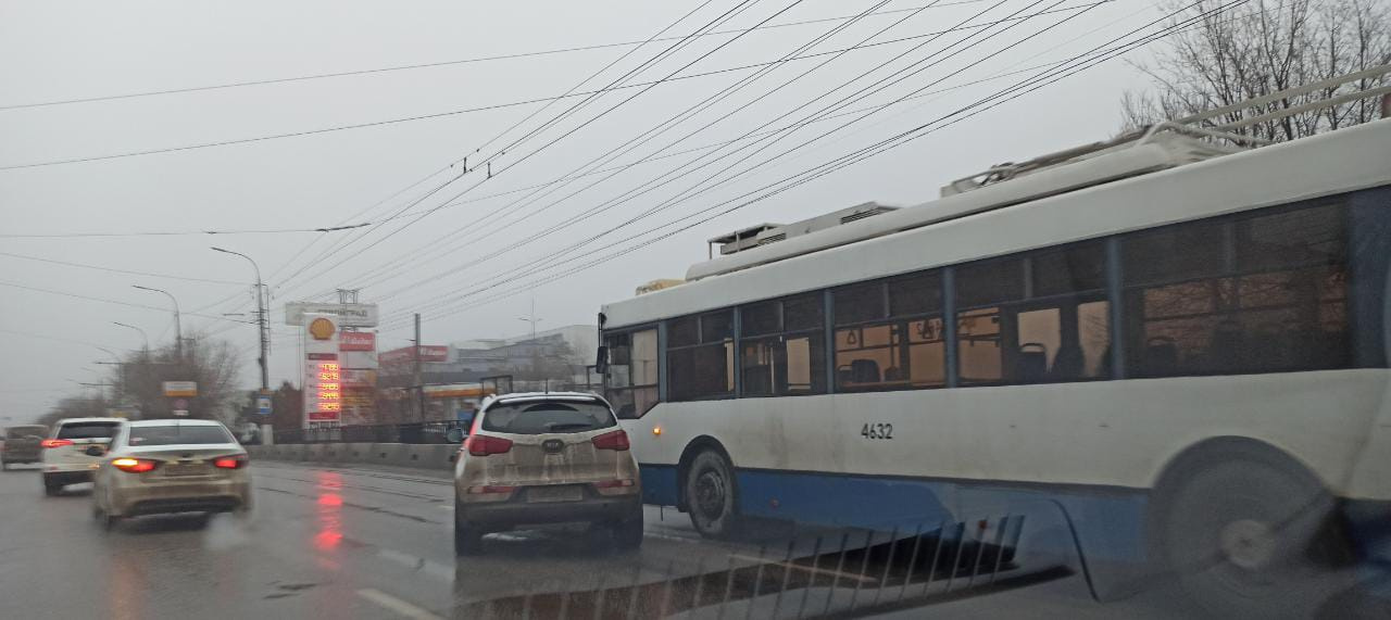 1 продольная волгоград. Первая продольная Волгоград. Волгоград 1 продольная магистраль. Возрождение Волгоград остановка. Авария на 1 продольной город Волгоград.