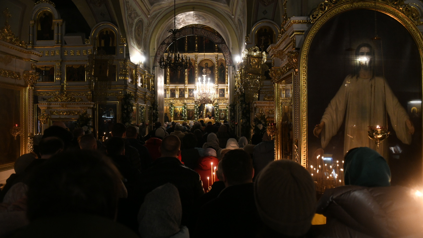 «На причастие как в поликлинику»: Москва празднует Рождество. Онлайн-трансляция
