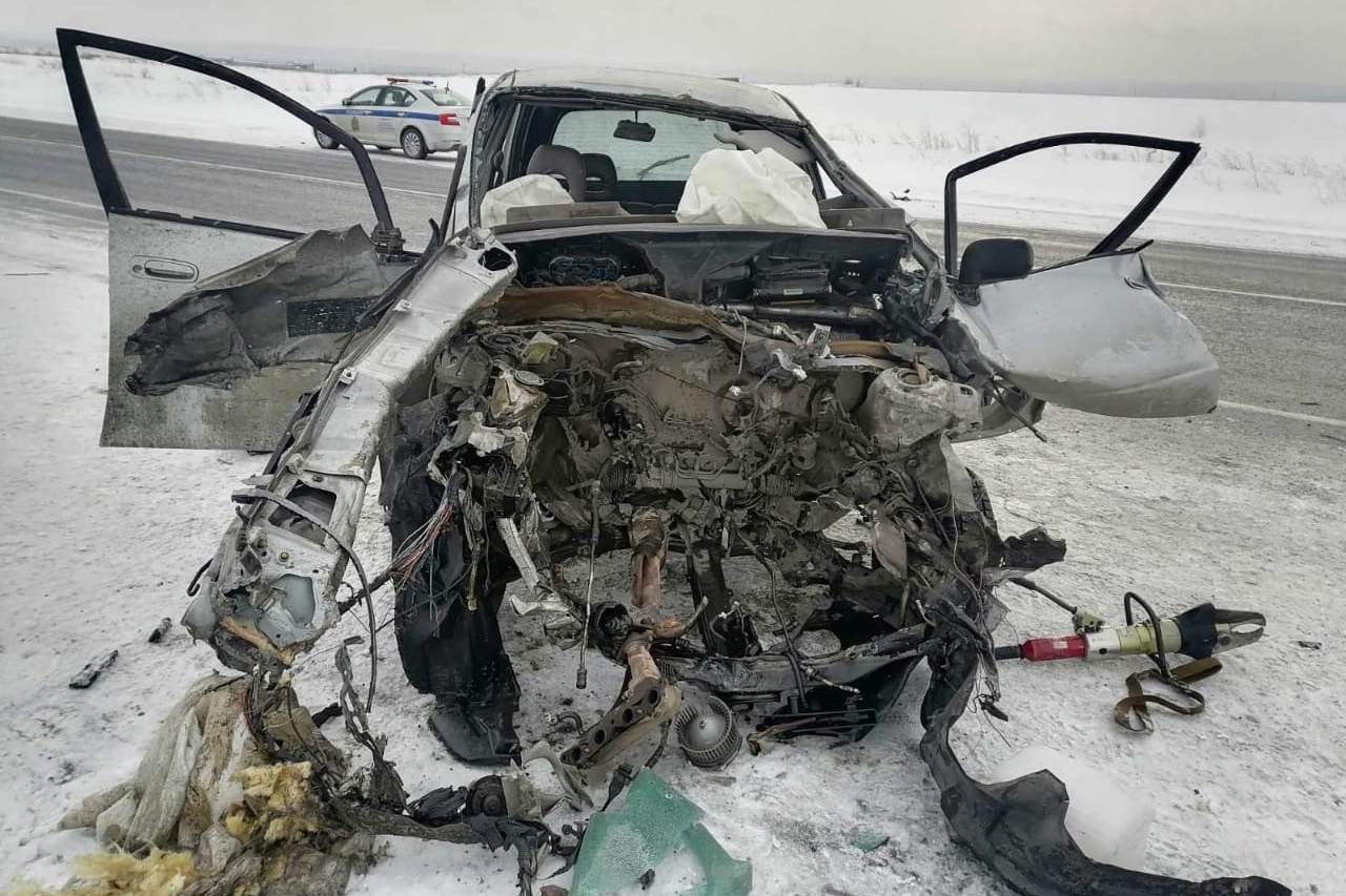 В Красноярском крае на трассе произошла авария с двумя машинами, двое  погибли - 19 февраля 2022 - НГС24