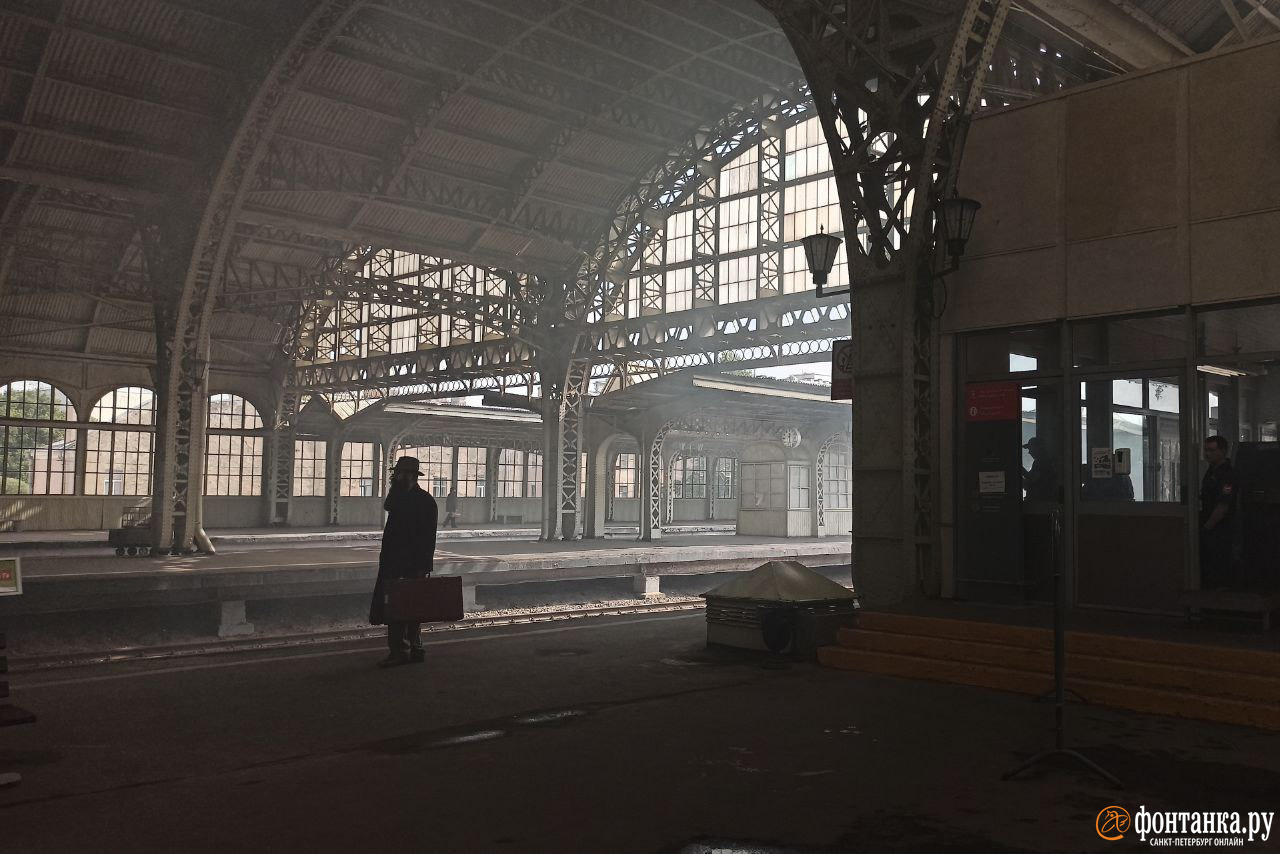 Туту витебский вокзал. Витебский вокзал снаружи. Билан на съёмках на Витебском вокзале. Витебский вокзал зимой.