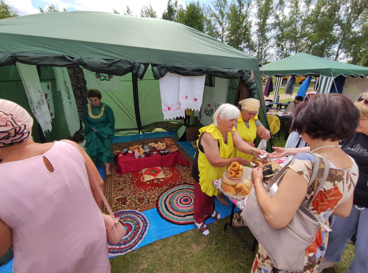 Покупаешь чай и пирожок, заходишь и отдыхаешь в татарском колорите Покупаешь чай и пирожок, заходишь и отдыхаешь в татарском колорите