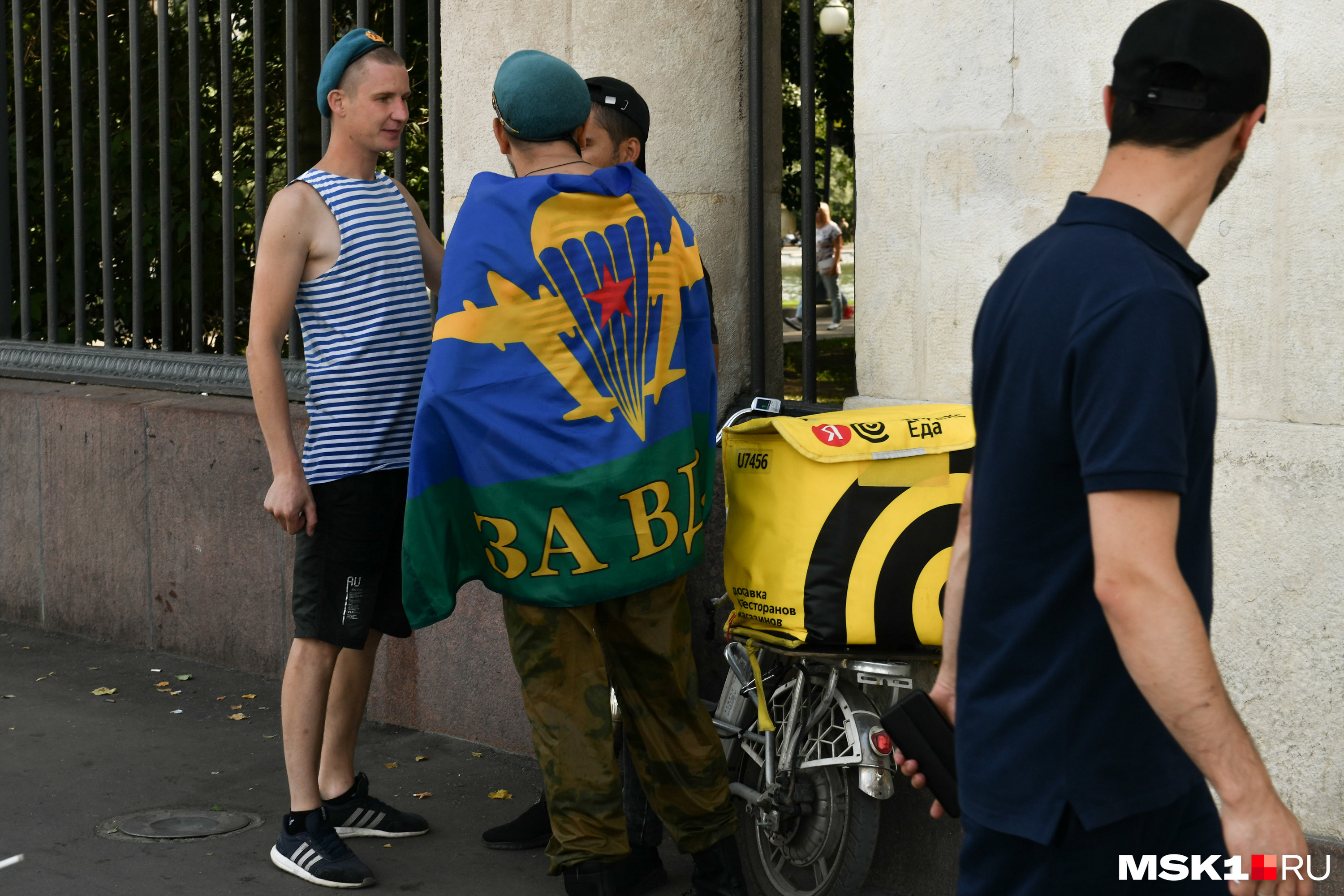 гей парад в один день с днем вдв фото 20