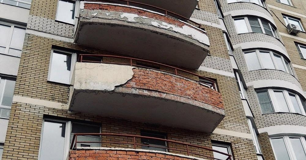 Дом на улице Молодцова, 29к2, который разваливается на глазах местных жителей Дом на улице Молодцова, 29к2, который разваливается на глазах местных жителей