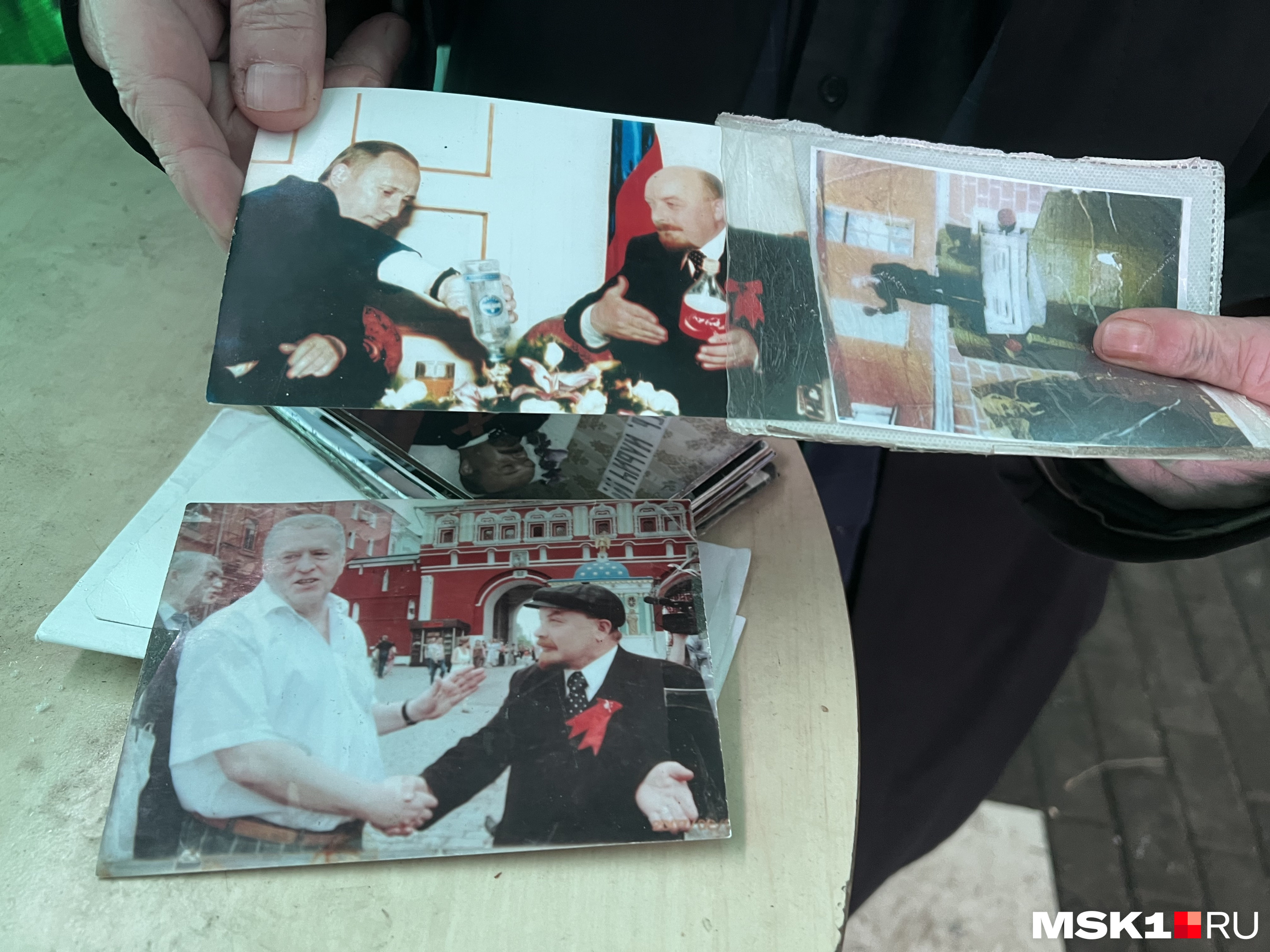 «С Жириновским фото настоящее, а вот с Путиным — монтаж», — объясняет Александр Карлышев