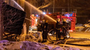 Ночью в Архангельске загорелся расселенный дом на улице Адмирала Кузнецова