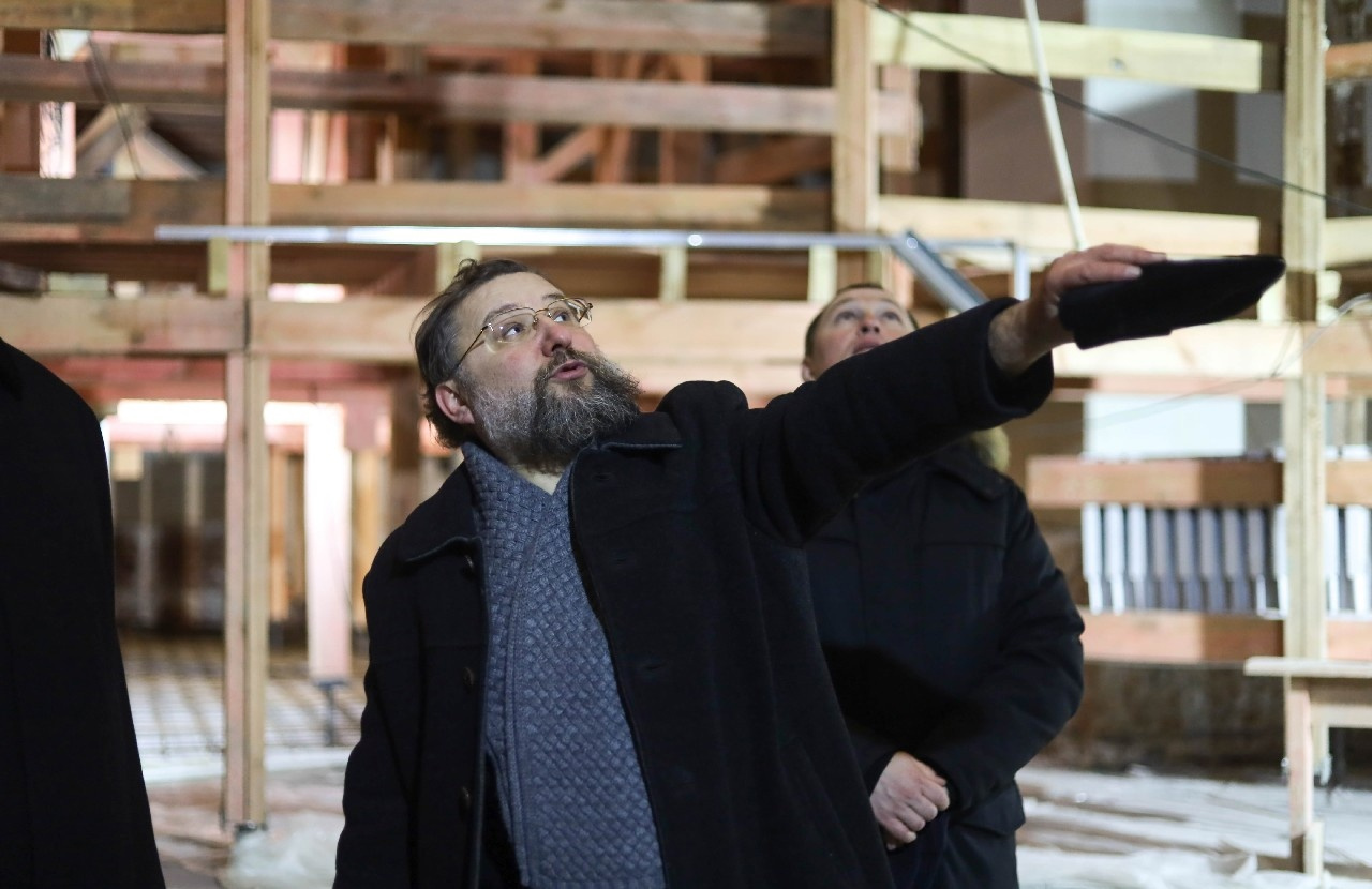 Настоятель храма Борис Кривоногов хочет, чтобы церковь выглядела лучше, чем до революции