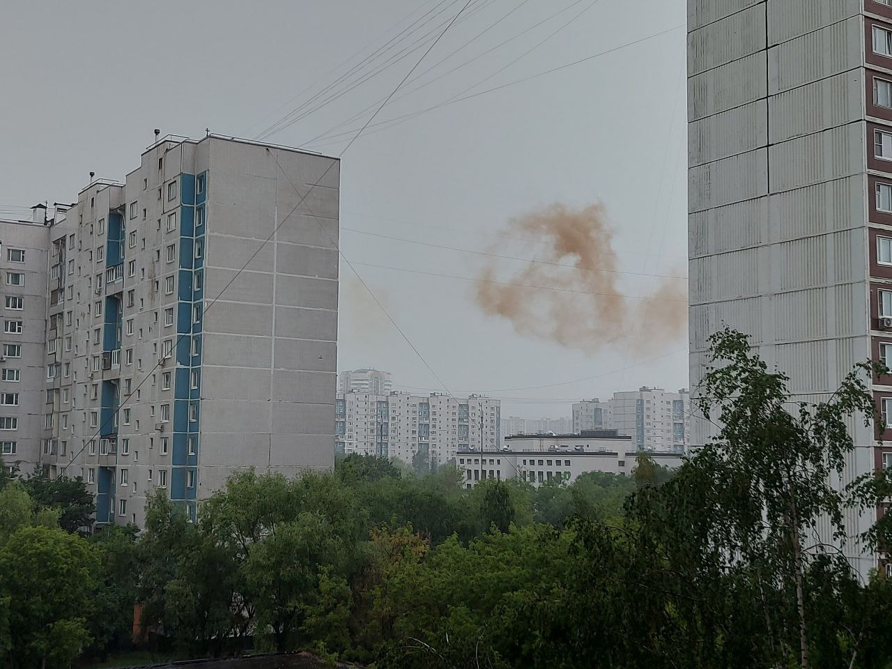 Во сколько начнется дождь в москве сегодня. Гроза в Москве. Ливень в Москве. Гроза в Москве сейчас. Гроза и град в Москве.