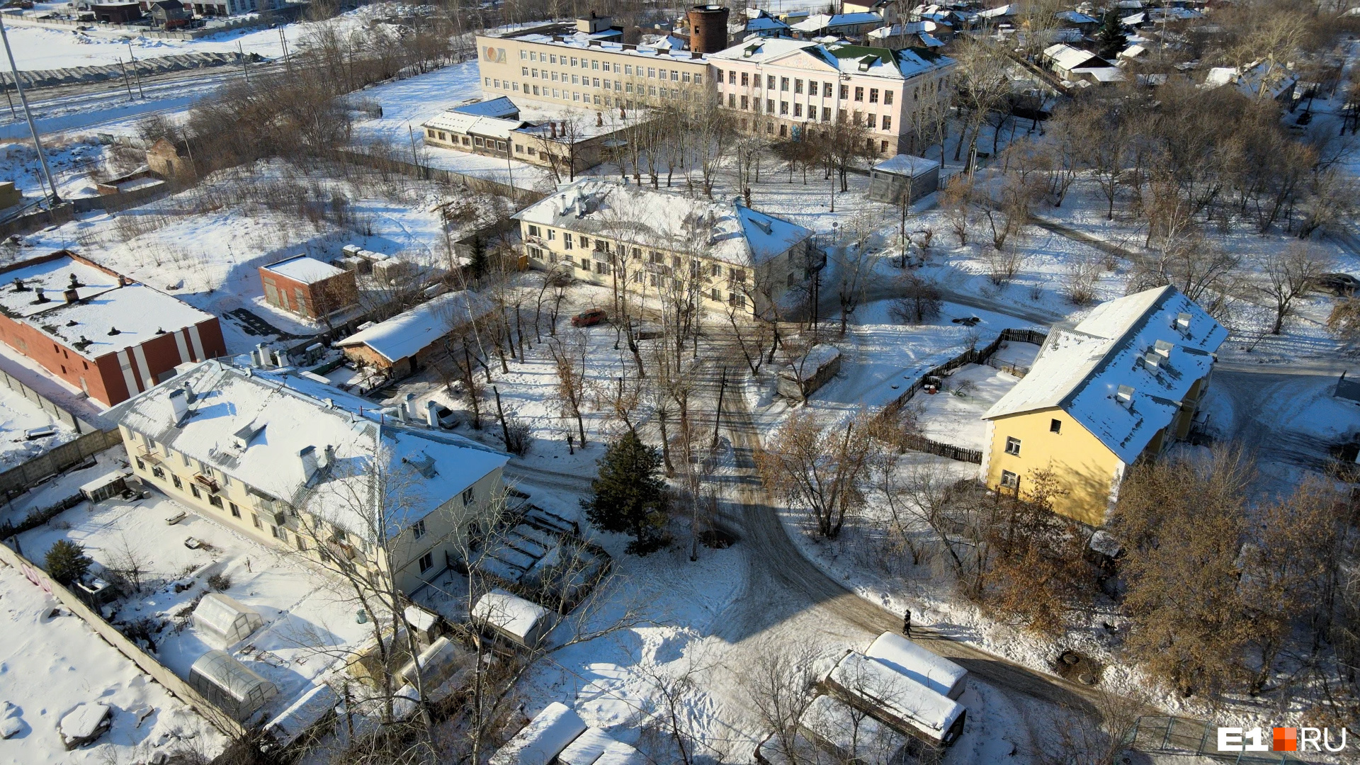 Двухэтажные домики — всё. Летаем над кварталами Екатеринбурга, которых скоро не станет