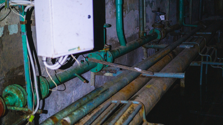 Коммунальщики оправдались за черную воду в трубопроводах Кузбасса