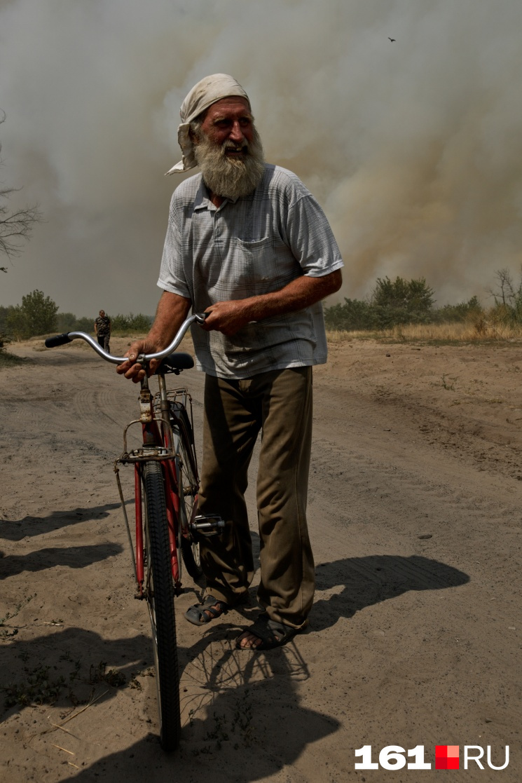 Житель станицы Верхнекундрюченской, рядом с которой полыхали пожары