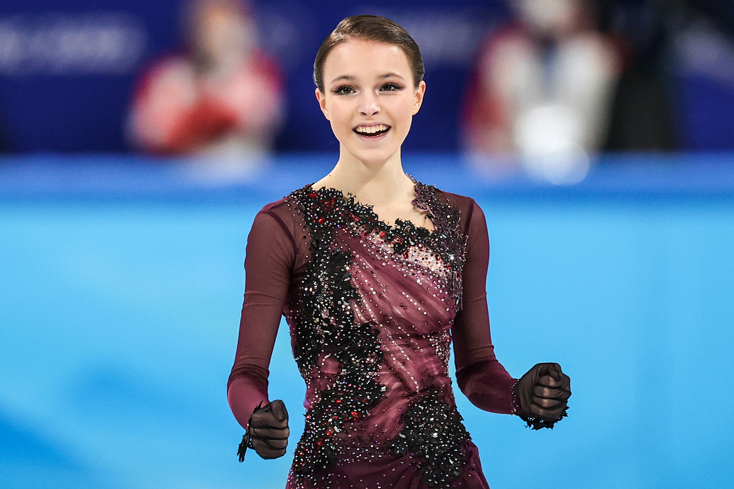 Анна Щербакова после проката произвольной программы на Олимпиаде-2022 в Пекине