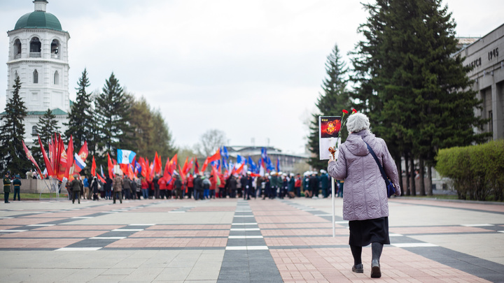 Первый за 2 года: в Иркутске почти 70 тысяч человек прошли в «Бессмертном полку»